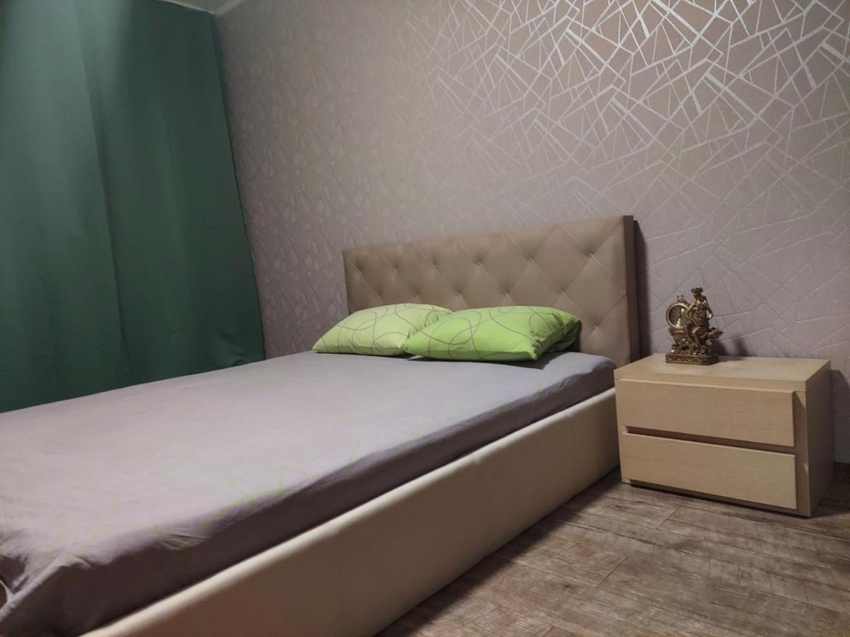 Apartment Sports Palace Просторная Квартира Рядом Дворец Спорта Charkiv Exteriör bild
